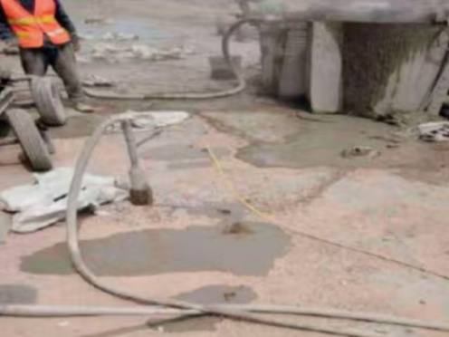 孟连水泥混凝土路面板底注浆技术 路面脱空注浆整治方案